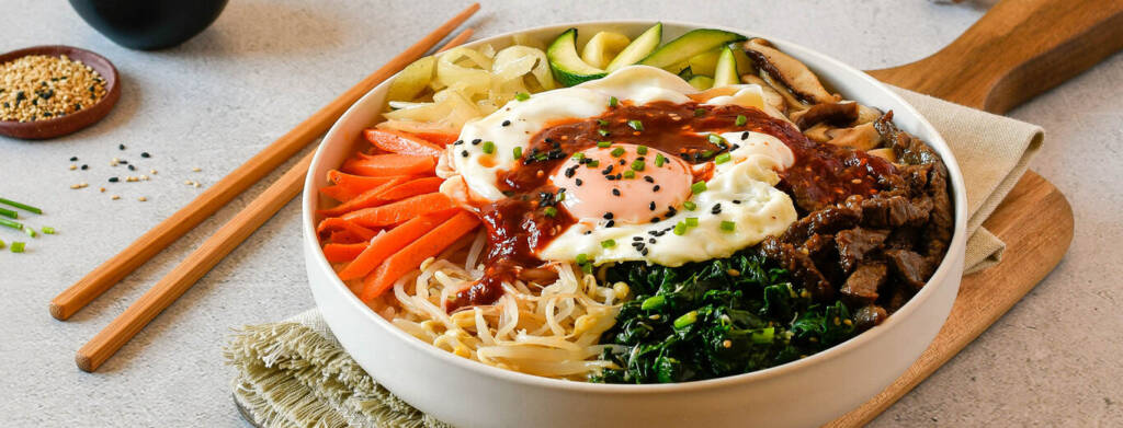 Bibimbap con cuchillos japoneses